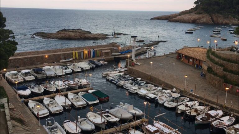 Descubre las playas con encanto de Llançà: la joya del Mediterráneo