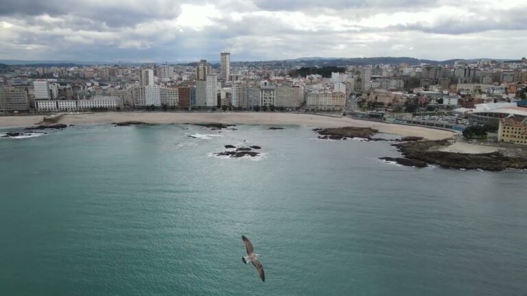 Descubre las impresionantes playas de La Coru&ntilde;a: un para&iacute;so costero para explorar