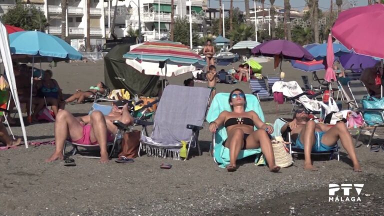 Descubre las paradisíacas playas de Torrox: ¡un paraíso costero!