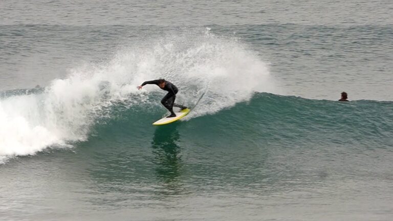 Descubre c&oacute;mo surfear en las incre&iacute;bles playas de Sopelana