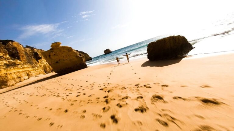Descubre los rincones secretos de playa en el Algarve