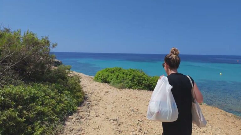 Descubre las impresionantes rutas de senderismo cerca de las playas de Son Saura