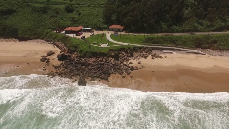 Descubre las playas imprescindibles en Caravia: un paraíso costero