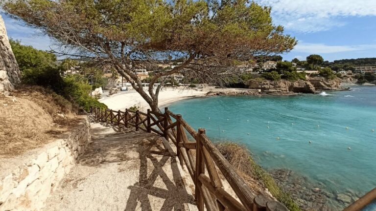 Explora las hermosas calas de Sitges: &iexcl;Un para&iacute;so escondido!