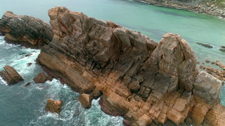 Descubre las espectaculares playas de Arnia: ¡paraísos costeros imprescindibles!