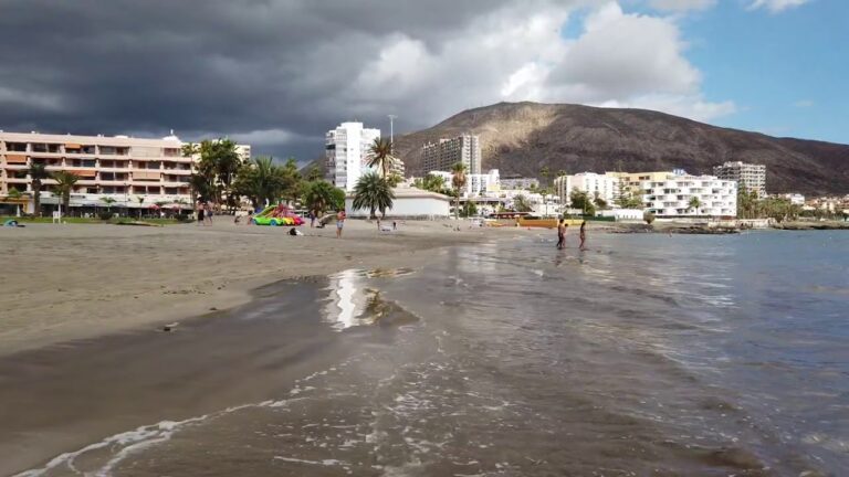 Descubre las paradisíacas playas de arena blanca en Los Cristianos