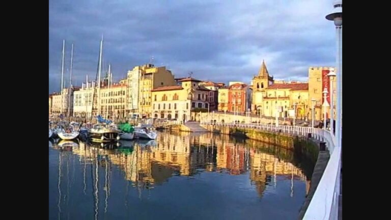 Descubre las paradisíacas playas con bandera azul en Asturias
