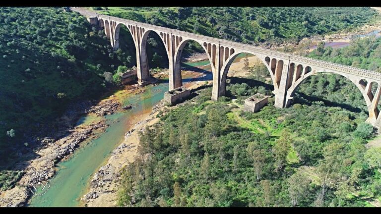 Descubre los impresionantes escenarios costeros del Algarve