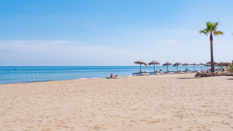 Descubre las playas de ensue&ntilde;o en M&aacute;laga: &iexcl;un para&iacute;so costero!