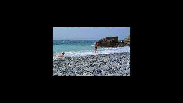 Descubre las Playas Nudistas más Populares en Cerdeña