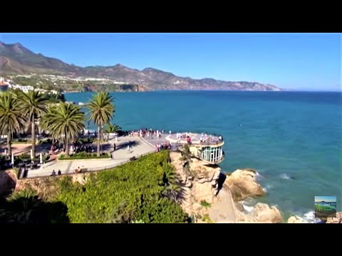 Descubre las impresionantes playas de Nerja en tu viaje de turismo en Málaga