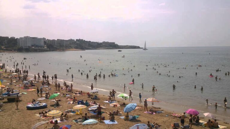 Descubre las emocionantes actividades acu&aacute;ticas en las playas de Arnia