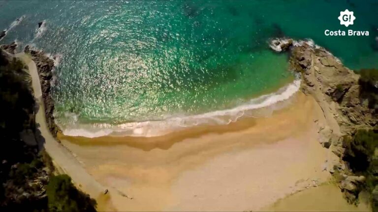 Deslúmbrate con la deslumbrante belleza de las playas de Tossa del Mar