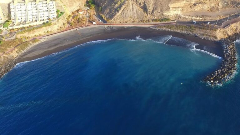 Descubre las encantadoras playas vírgenes de Radazul: un paraíso por explorar