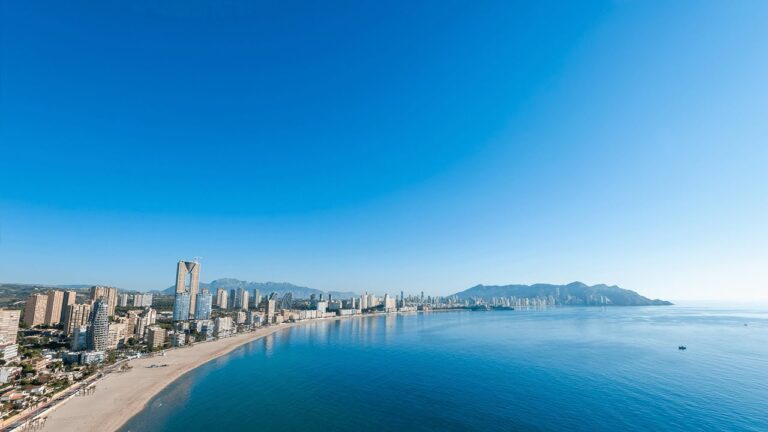 Descubre las increíbles reseñas de las playas de Benidorm