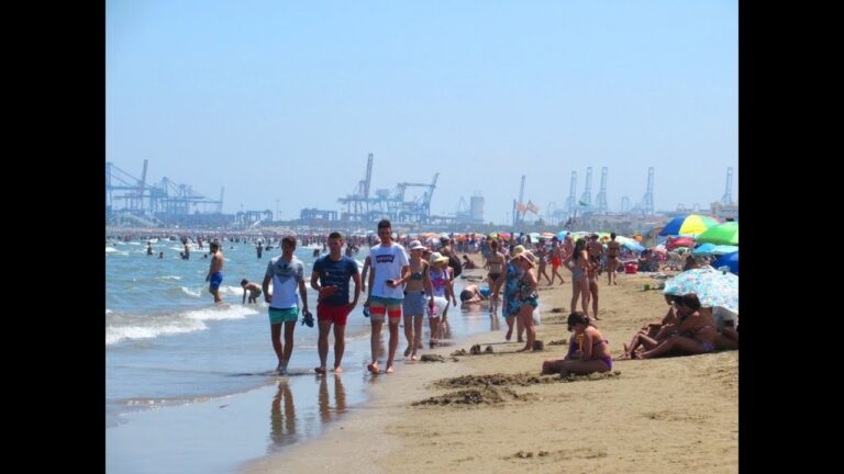 Descubre los mejores destinos nudistas en Cullera: ¡Disfruta del sol y la playa sin límites!