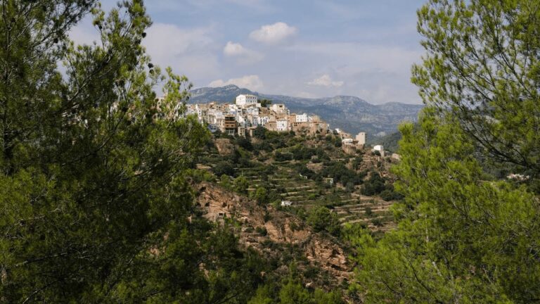 Descubre las maravillas de Extremadura: rutas de senderismo y playas fluviales