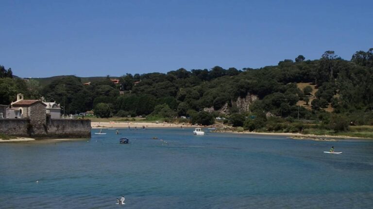 ¡Descubre las espectaculares playas de Niembro y vive momentos inolvidables en familia!