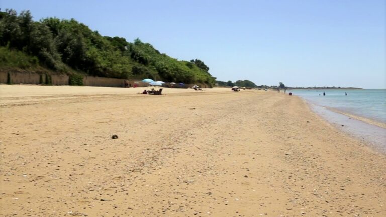 Descubre las playas menos concurridas y m&aacute;s serenas en C&aacute;diz