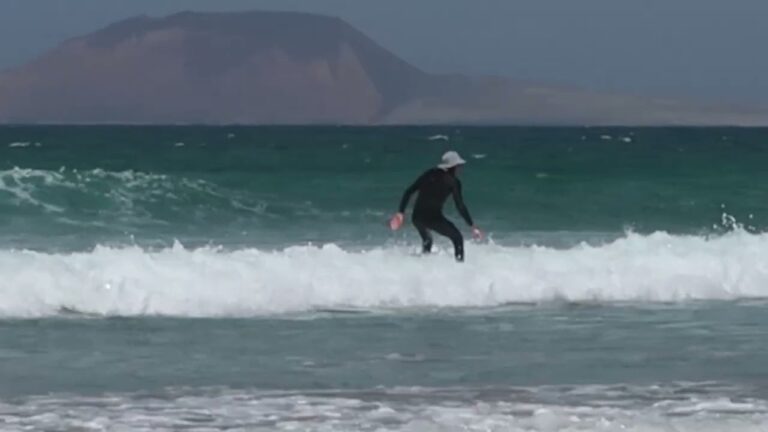 Descubre las playas v&iacute;rgenes de Famara: un para&iacute;so natural en Espa&ntilde;a