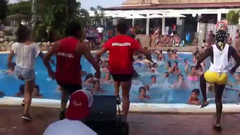Descubre las emocionantes actividades acuáticas en las playas de Torremolinos