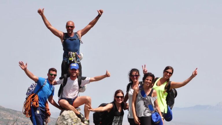 Descubre las impresionantes rutas de escalada en las playas más increíbles