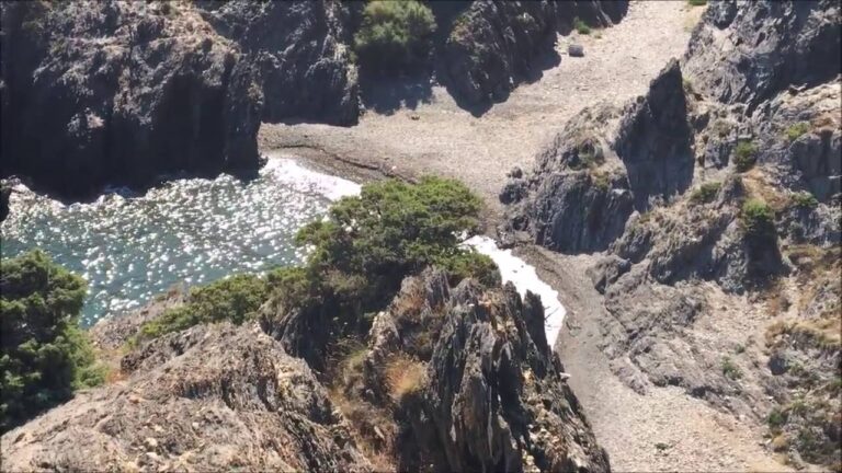 Descubre las espectaculares playas vírgenes del Cap de Creus