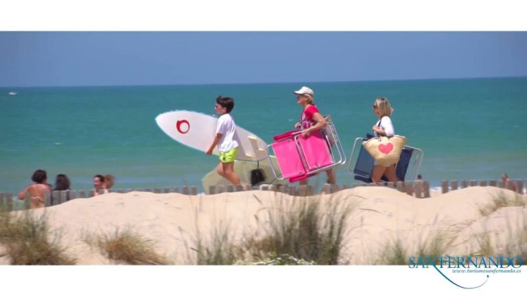 Playa pet-friendly en Chiclana: diversi&oacute;n asegurada para ti y tu perro