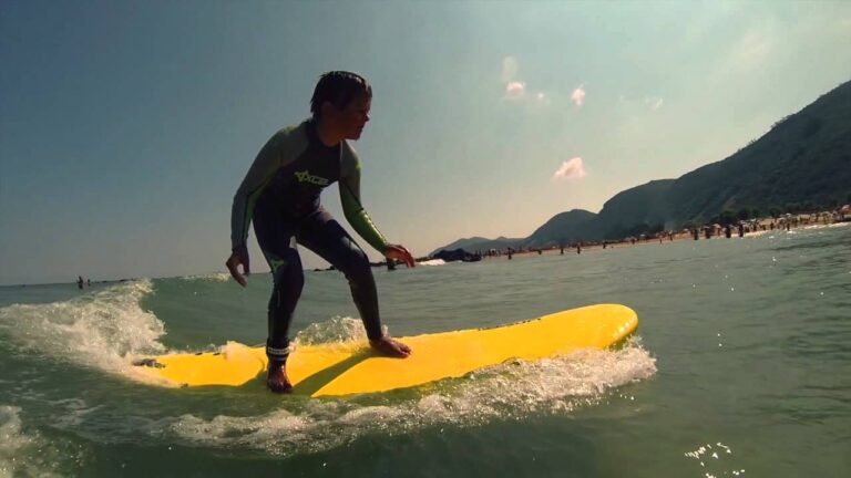 Descubre las emocionantes actividades acu&aacute;ticas en las playas de Noja