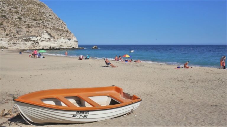 Descubre las espectaculares playas de Aguamarga: &iexcl;las mejores del verano!