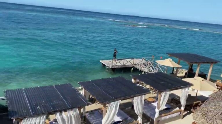 Descubre las playas paradisíacas con duchas en la isla