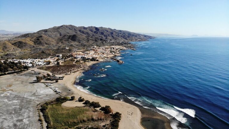 Descubre las playas vírgenes de Palomares: un paraíso costero
