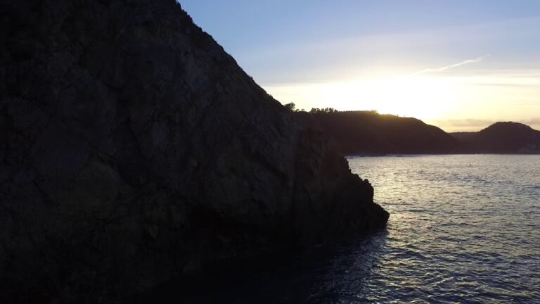 Descubre las Mejores Playas de Mendia: Un para&iacute;so oculto en la costa