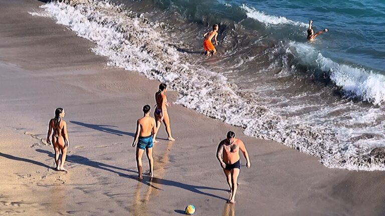 Descubre las playas con encanto en la exclusiva zona de Playas del Duque Edificio Sevilla