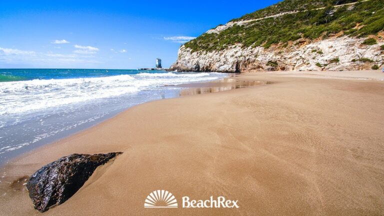 Descubre los secretos de las playas de Sitges en nuestra exploración