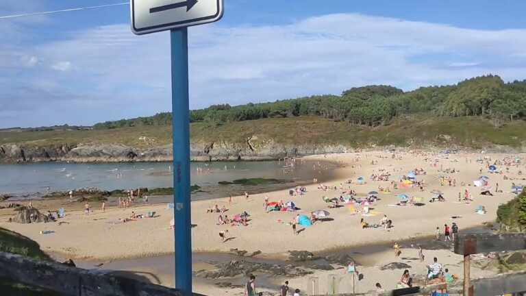Descubre el para&iacute;so de Poo y rel&aacute;jate en sus playas