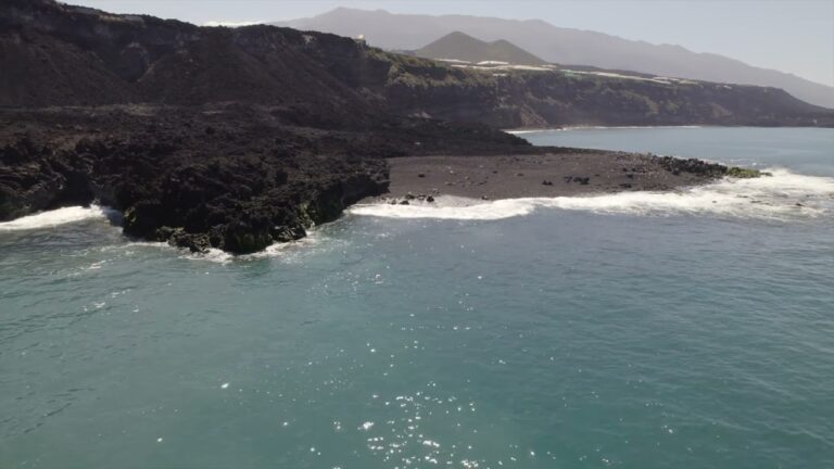 Descubre las paradisíacas playas de Tazacorte: ¡un paraíso costero en España!